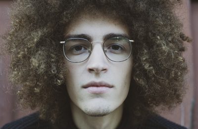 Estreia sucede o disco de estreia do artista, lançado em 2019 (Foto: Divulgação/Daryan Dornelles)