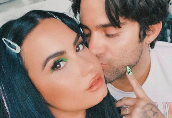 Demi Lovato e Max Ehrich em foto publicada no Instagram (Reprodução)