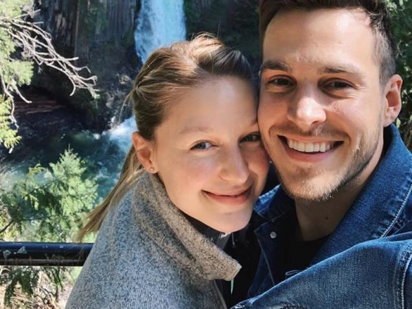 Melissa Benoist e Chris Wood em foto publicada no Instagram (Reprodução)
