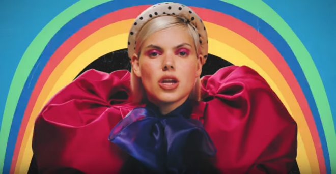 Duda Beat no clipe de "Chega" (Reprodução)