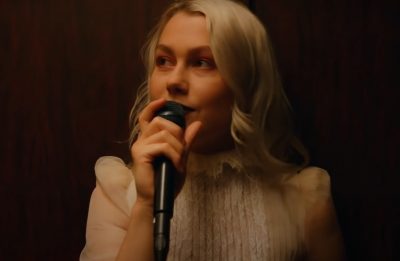 Phoebe Bridgers no programa do Seth Meyers (Reprodução)