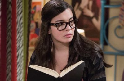 Caso "One Day a Time" continue sendo produzida e "Head of Class" seja aprovada, a atriz fará as duas séries (Reprodução)