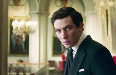 Josh O'Connor interpreta o príncipe Charles nas temporadas 3 e 4 de "The Crown" (Reprodução)