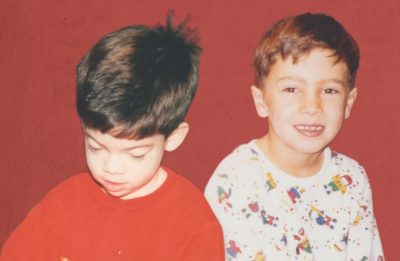 Último single do duo foi "Level of Concern" (Divulgação)