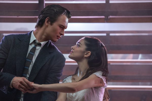Ansel Elgort e Rachel Zegler em "Amor, Sublime Amor" (Reprodução)