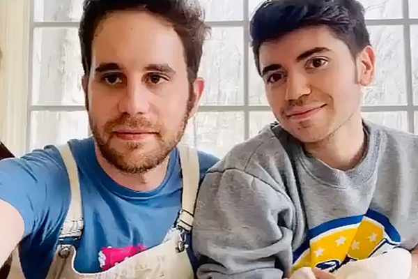 Ben Platt e Noah Galvin em vídeo publicado nas redes sociais (Reprodução)