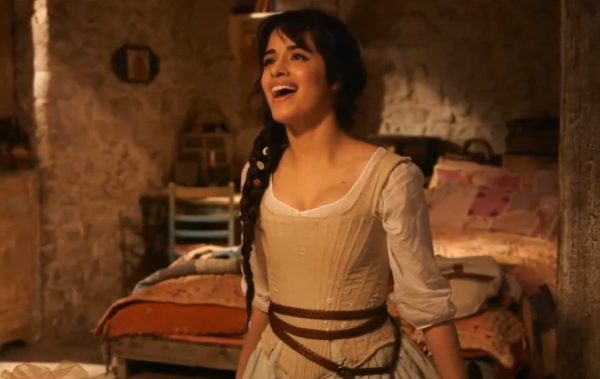 Camila Cabello em cena de "Cinderella" (Reprodução)