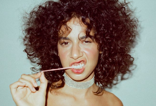 Ela já participou do Rosa Neon e de A Outra Banda da Lua(Divulgação/Foto: Sarah Leal e Bernardo Silva)
