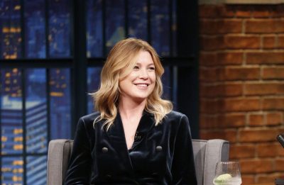 Ellen Pompeo no programa 'Late Night with Seth Meyers' (Reprodução)