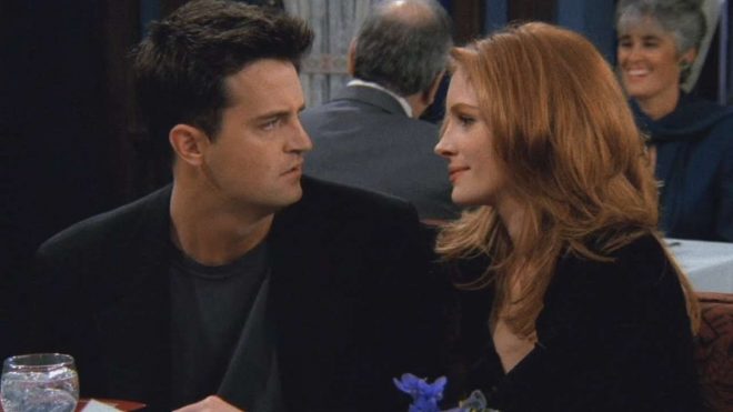 Julia Roberts em participação especial na segunda temporada de "Friends" (Reprodução)