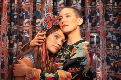 Maddie Ziegler e Kate Hudson protagonizam o filme (Reprodução)