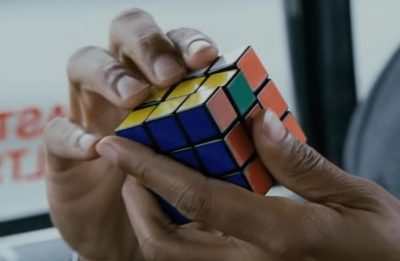 O brinquedo foi criado em 1974 por Erno Rubik (Reprodução)