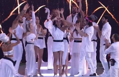Festa teve o tema Réveillon e os participantes celebraram a noite vestidos de branco (Reprodução)