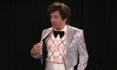 O clipe original de Harry Styles tem participação de Phoebe Waller-Bridge (Reprodução)