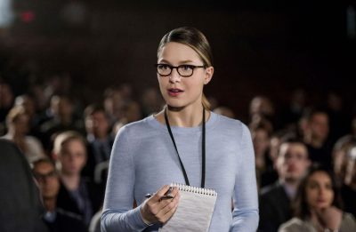 A atriz vive Kara Danvers em "Supergirl" (Diyah Pera / The CW / Divulgação)