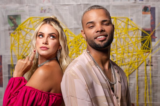 Acompanhada por um clipe, a música chegou às plataformas digitais nesta sexta (Divulgação)
