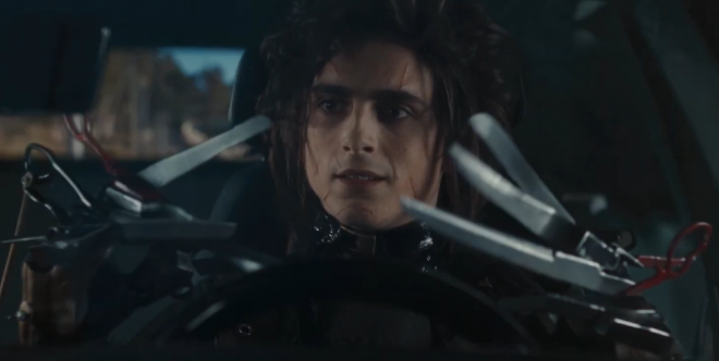 Winona Ryder também participa do vídeo (Reprodução)