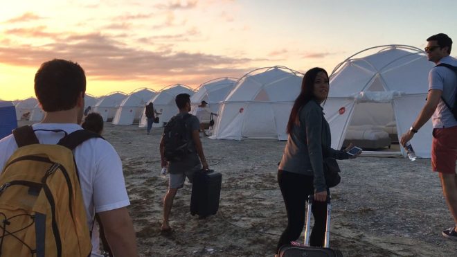 O filme é dirigido por Chris Smith, de "Fyre Festival: Fiasco no Caribe" (Netflix / Divulgação)
