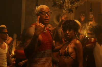 A música veio acompanhada por um clipe festivo e sensual (Reprodução / Youtube)