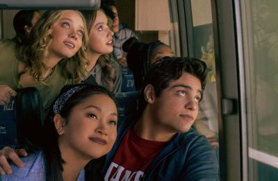 O último filme da trilogia estreou ontem (13) na Netflix (Katie Yu / Netflix / Divulgação)