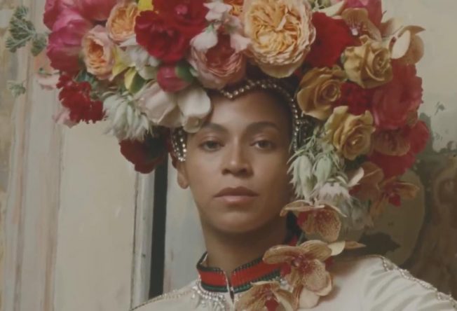Clicando Beyoncé, Tyler Mitchell foi o 1º negro a produzir uma capa para a Vogue dos EUA (Reprodução)
