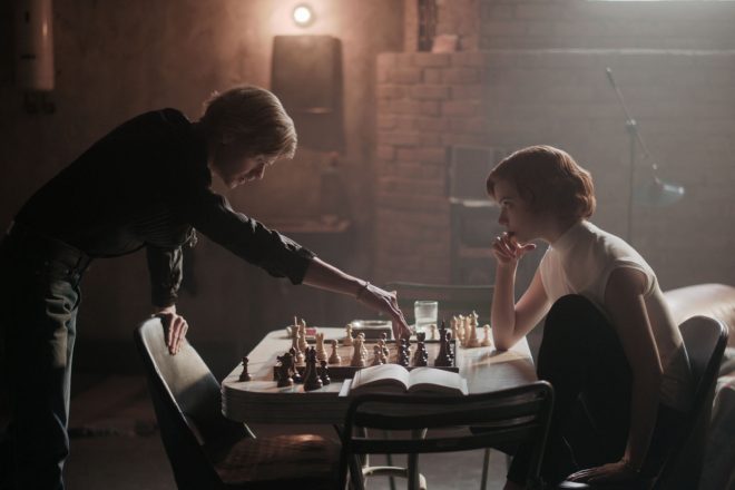 Em 2020, o livro foi adaptado como uma minissérie estrelada por Anya Taylor-Joy (Netflix / Divulgação)