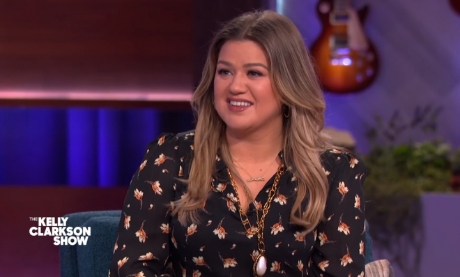 No The Kelly Clarkson Show, cantora tem um quadro no qual interpreta faixas de outros artistas (Reprodução)