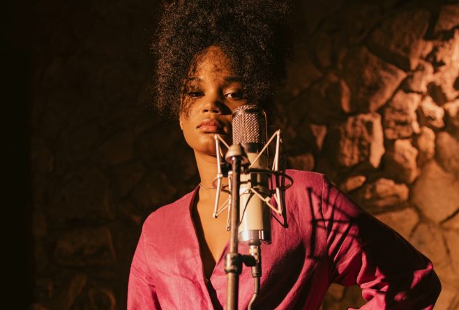 Clipe será lançado ainda hoje, às 20h (Divulgação)