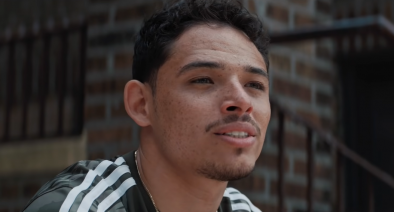 Anthony Ramos, que dá vida ao protagonista do filme, é um dos intérpretes da música (Reprodução / Youtube)