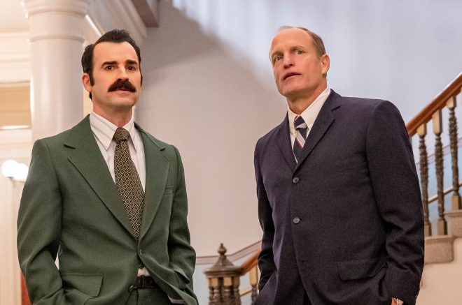 Eles interpretam o advogado G. Gordon Liddy e o espião E. Howard Hunt, respectivamente (HBO / Divulgação)