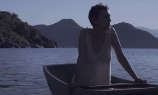 Primeira versão da faixa feita pela artista foi parceria com a portuguesa Eugenia Melo e Castro (Foto: Reprodução)
