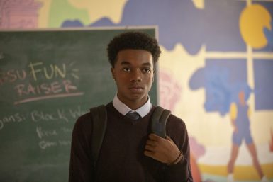Com nove episódios, a série estreou em outubro do ano passado (Jasper Savage / Netflix / Divulgação)