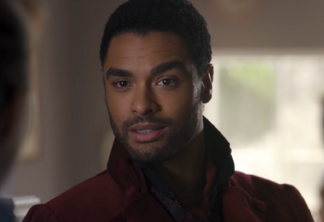 Ator protagonizou a primeira temporada de "Bridgerton", série da Netflix (Reprodução)