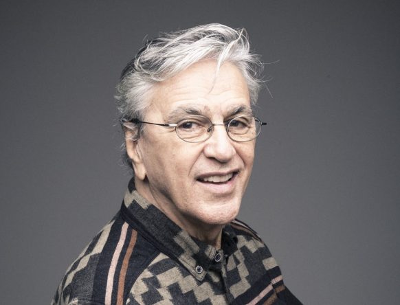 O artista tem um novo contrato com a gravadora Sony Music Brasil (Fernando Young / Divulgação)