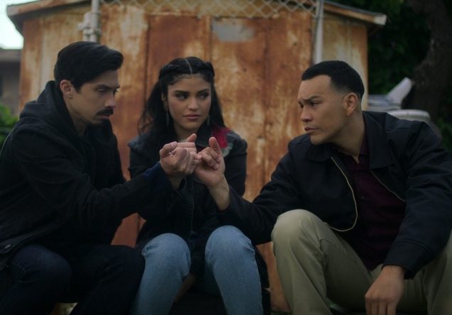 Carlos Santos, Karrie Martin e JJ Soria estão no elenco da série (Netflix / Divulgação)