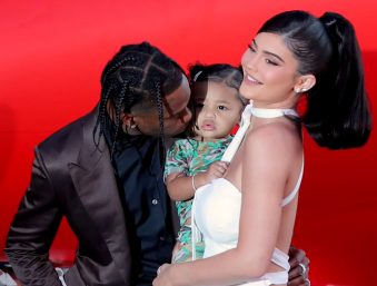 O casal já têm uma filha de 3 anos, Stormi (Foto: Reprodução / YouTube)