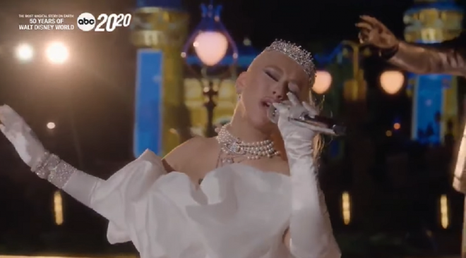Cantora apresentou faixas "When You Wish Upon A Star" e "Reflection" (Reprodução)