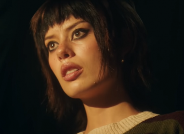 O novo single chega após “Like” (Reprodução / YouTube)