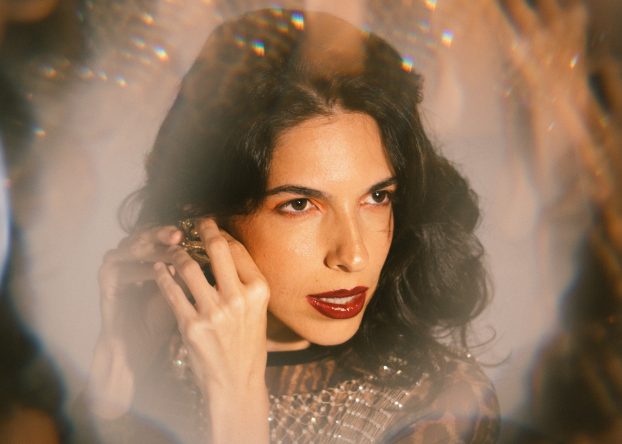 A música é do vindouro álbum “O Que Me Cabe” (Roncca / Divulgação)