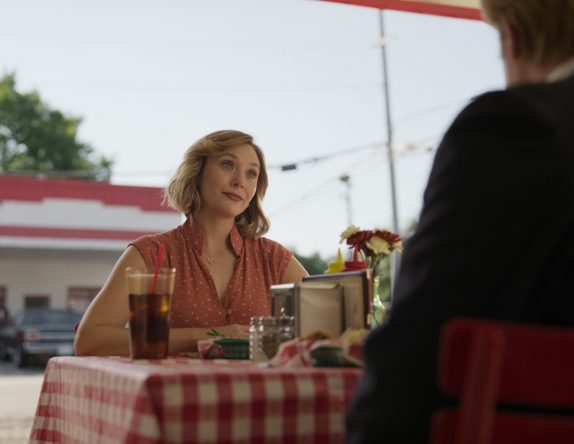 A atriz interpreta Candy Montgomery na trama criminal (HBO Max / Divulgação)