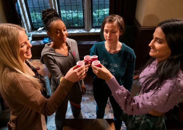 Reneé Rapp, Alyah Chanelle Scott, Pauline Chalamet e Amrit Kaur estrelam a série (Divulgação)