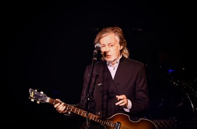 Imagem de notícia sobre Paul McCartney lança single e aquece para álbum inédito, “The Boys of Dungeon Lane”