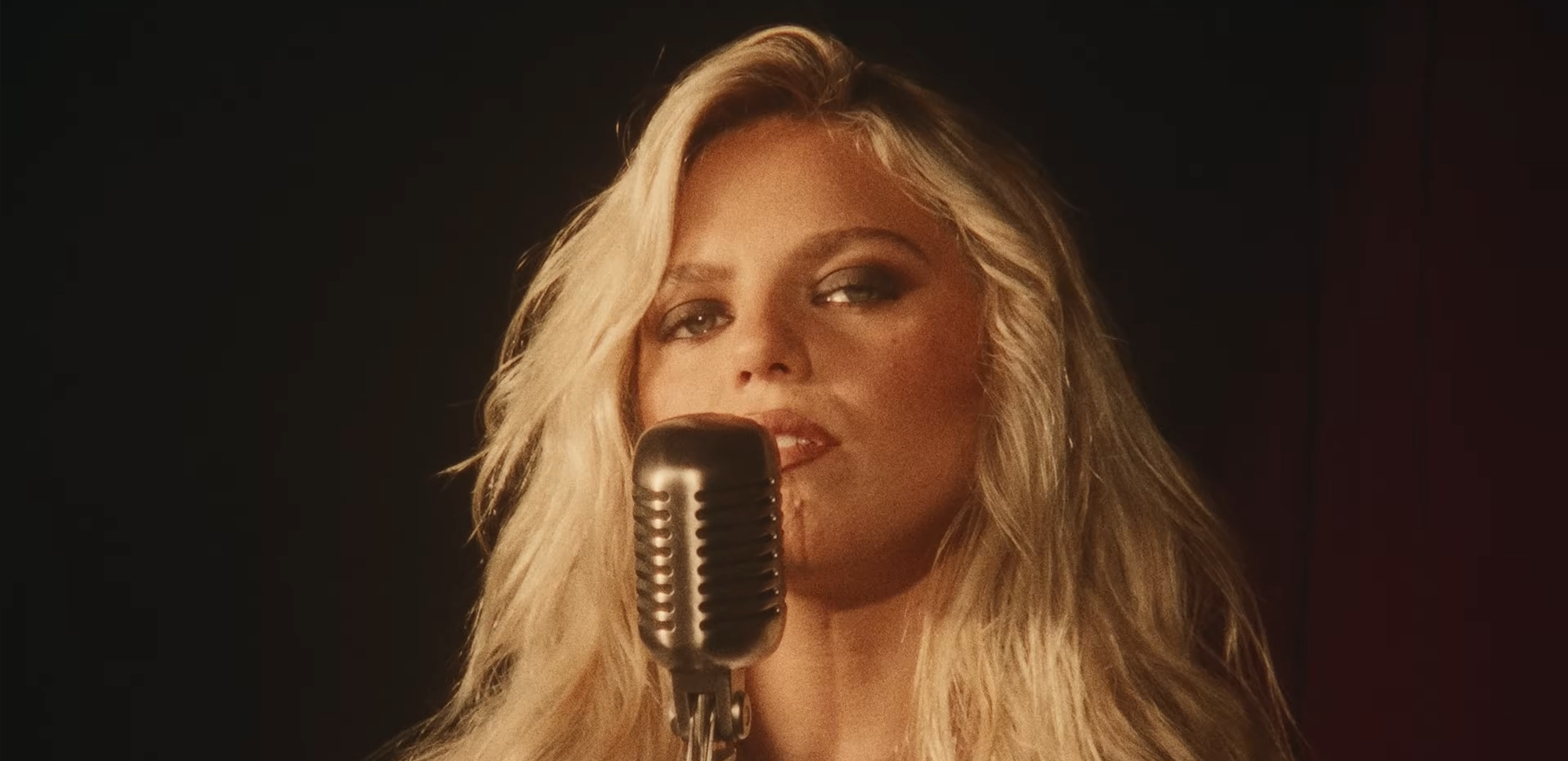 Reneé Rapp desabafa sobre ex em novo single, “Why Is She Still Here?”