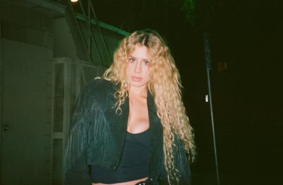 Imagem de notícia sobre Prestes a vir ao Brasil, Slayyyter estreia o álbum “Wor$t Girl in America”