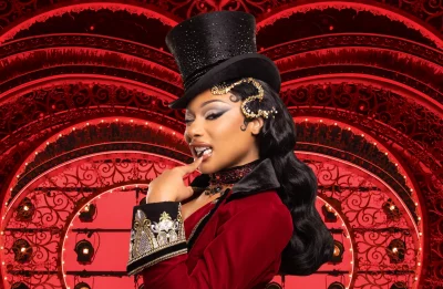 Imagem de notícia sobre Megan Thee Stallion surge caracterizada como Zidler em “Moulin Rouge”