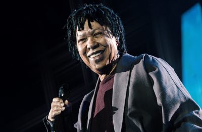 Após esgotar ingressos, Djavan confirma show extra em São Paulo