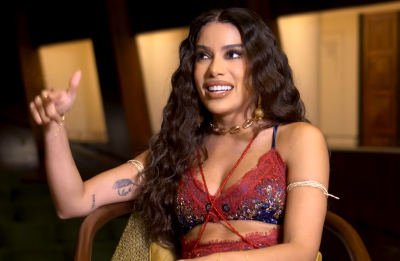 Anitta diz que está “difícil conseguir” um homem que leia livros e atiça mulheres: “Estamos sempre aí”